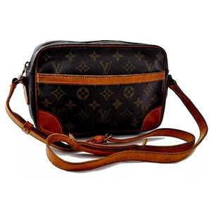 Authentic Vintage Louis Vuitton Monogram
Trocadero 23 Shoulder Bag M51276 B9320